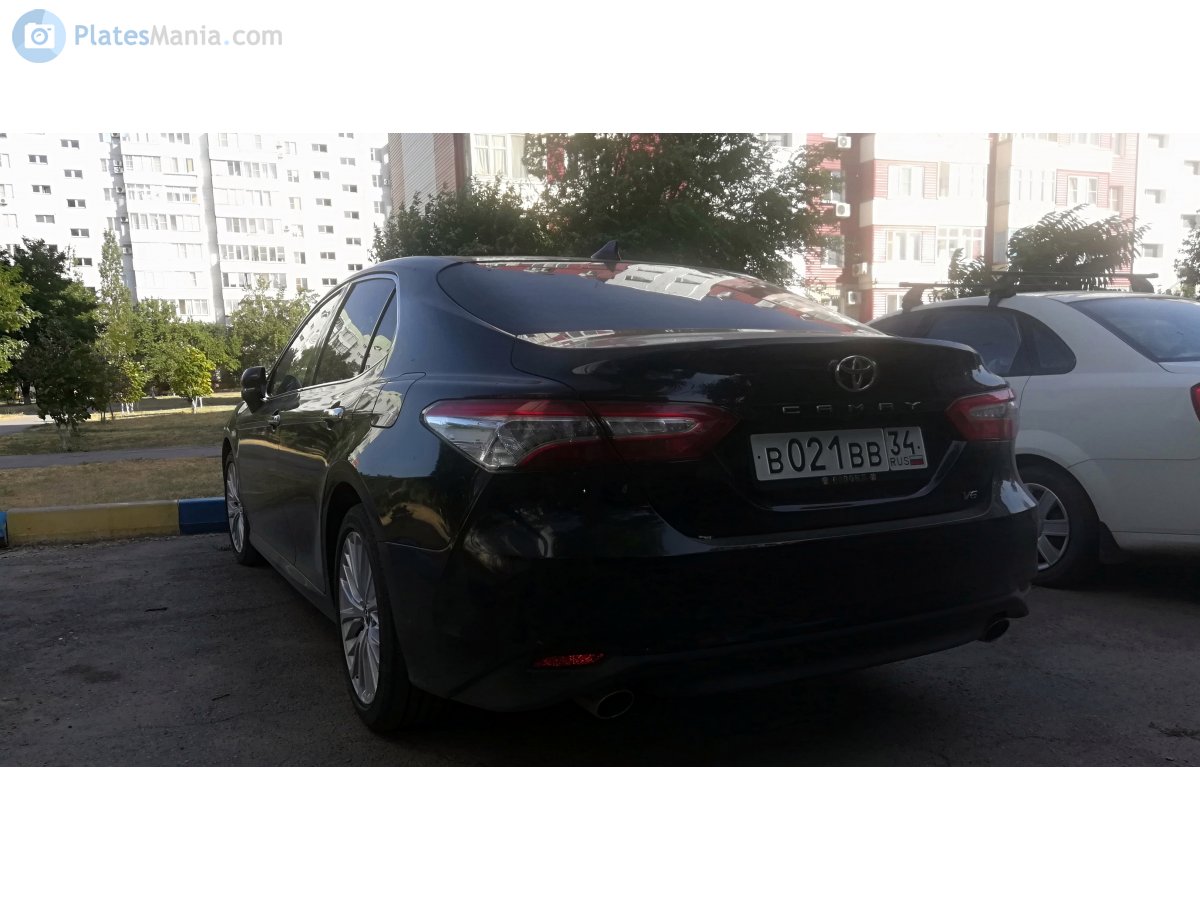 Toyota Camry: Legenda Sedan yang Tak Lekang Oleh Waktu