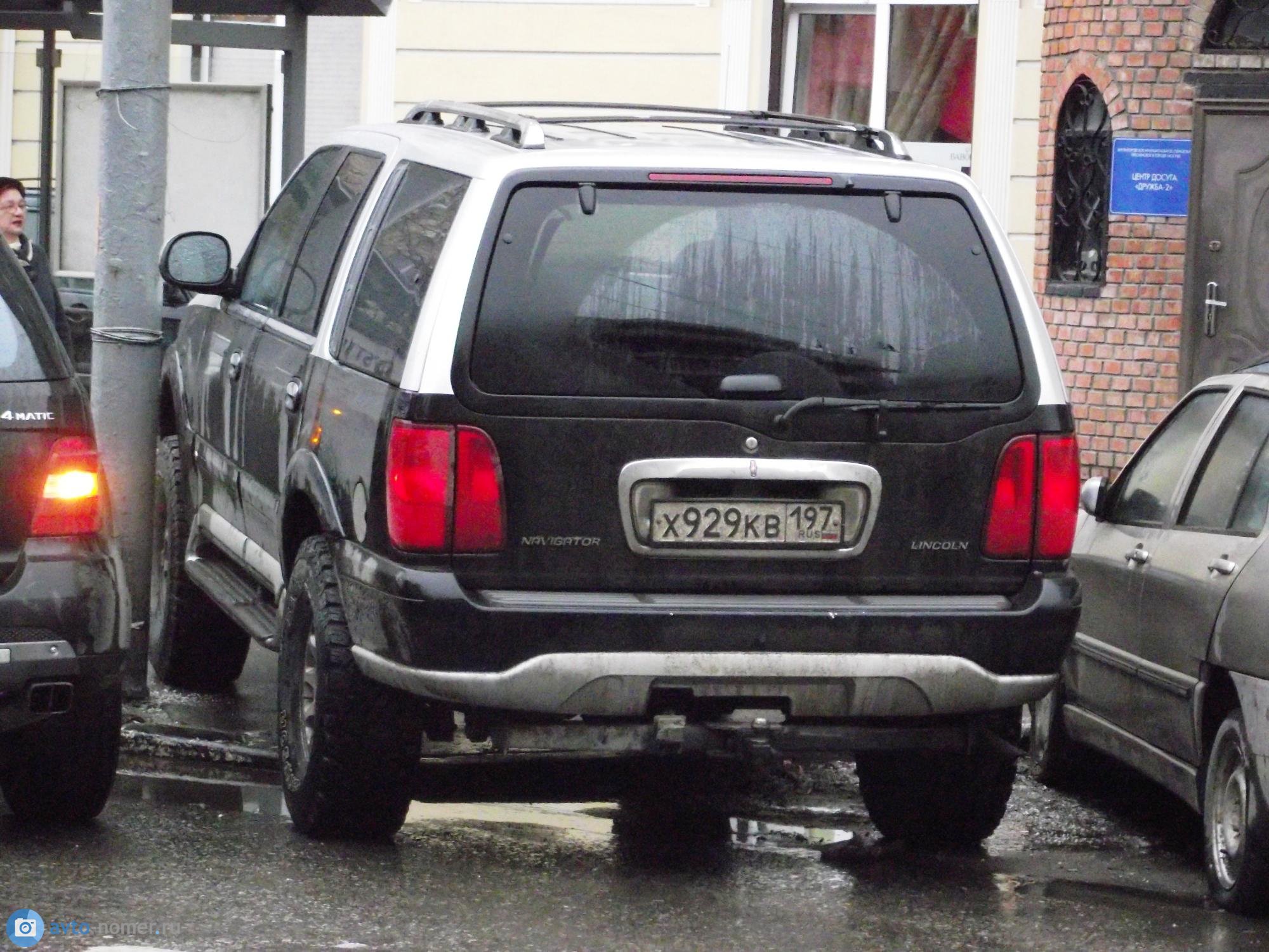 х 929 кв 197, Lincoln Navigator 1st gen (UN173), 1997–2002