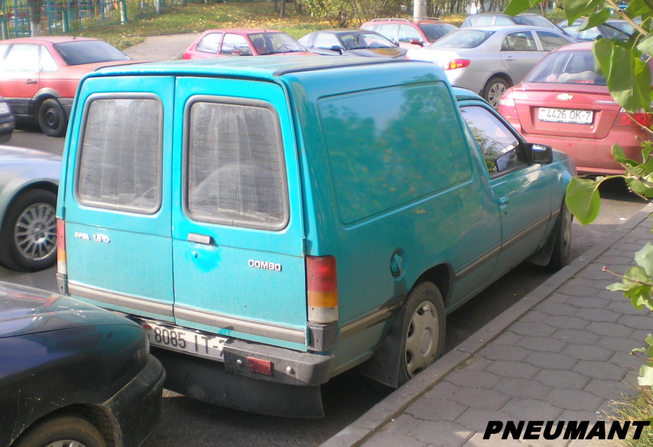 Двери опель кадет. Opel Kadett Combo. Opel Combo 1992. Опель кадет е комбо.