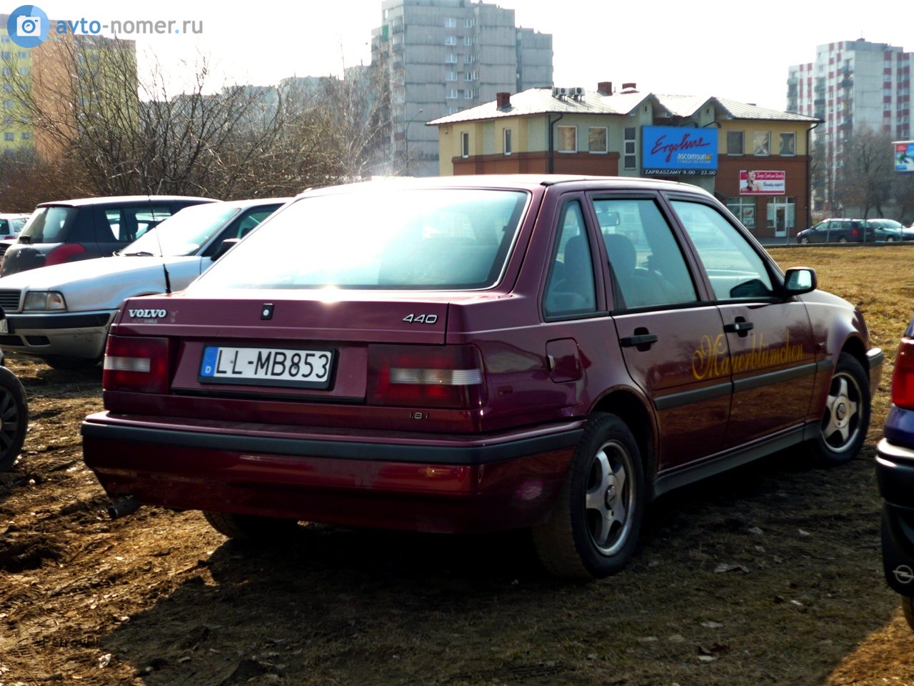 LL MB 853, Volvo 440 