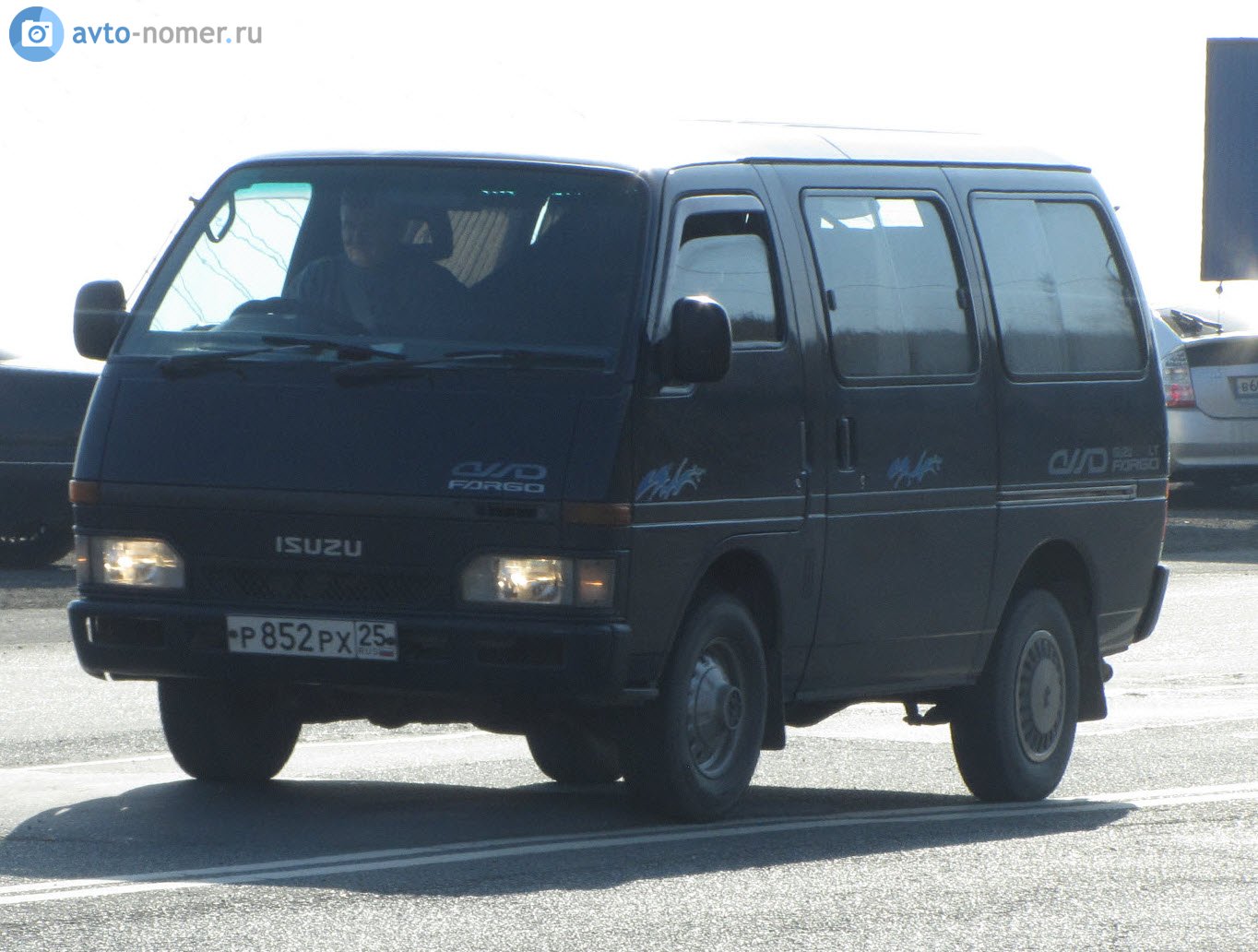 р 852 рх 25, Isuzu Fargo 1st gen (WFR62), Van, 1980–1995