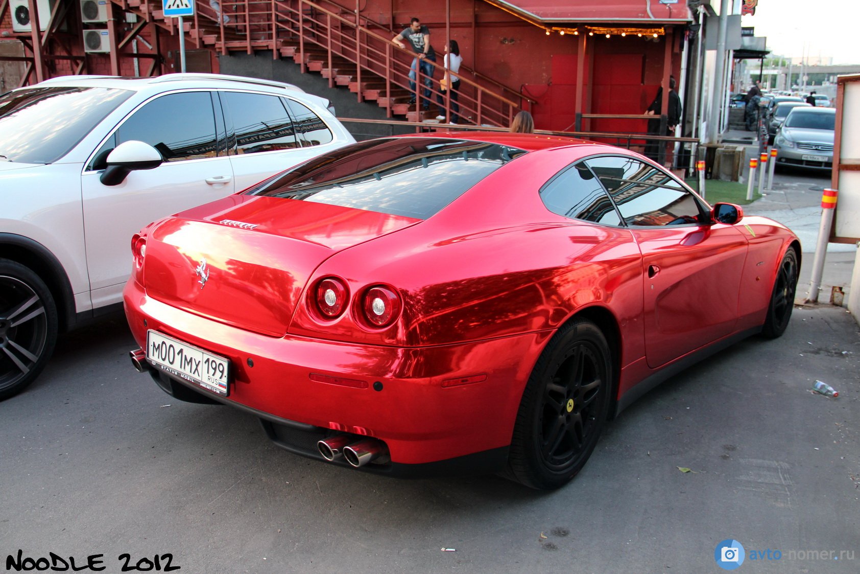 Ferrari 612 красная