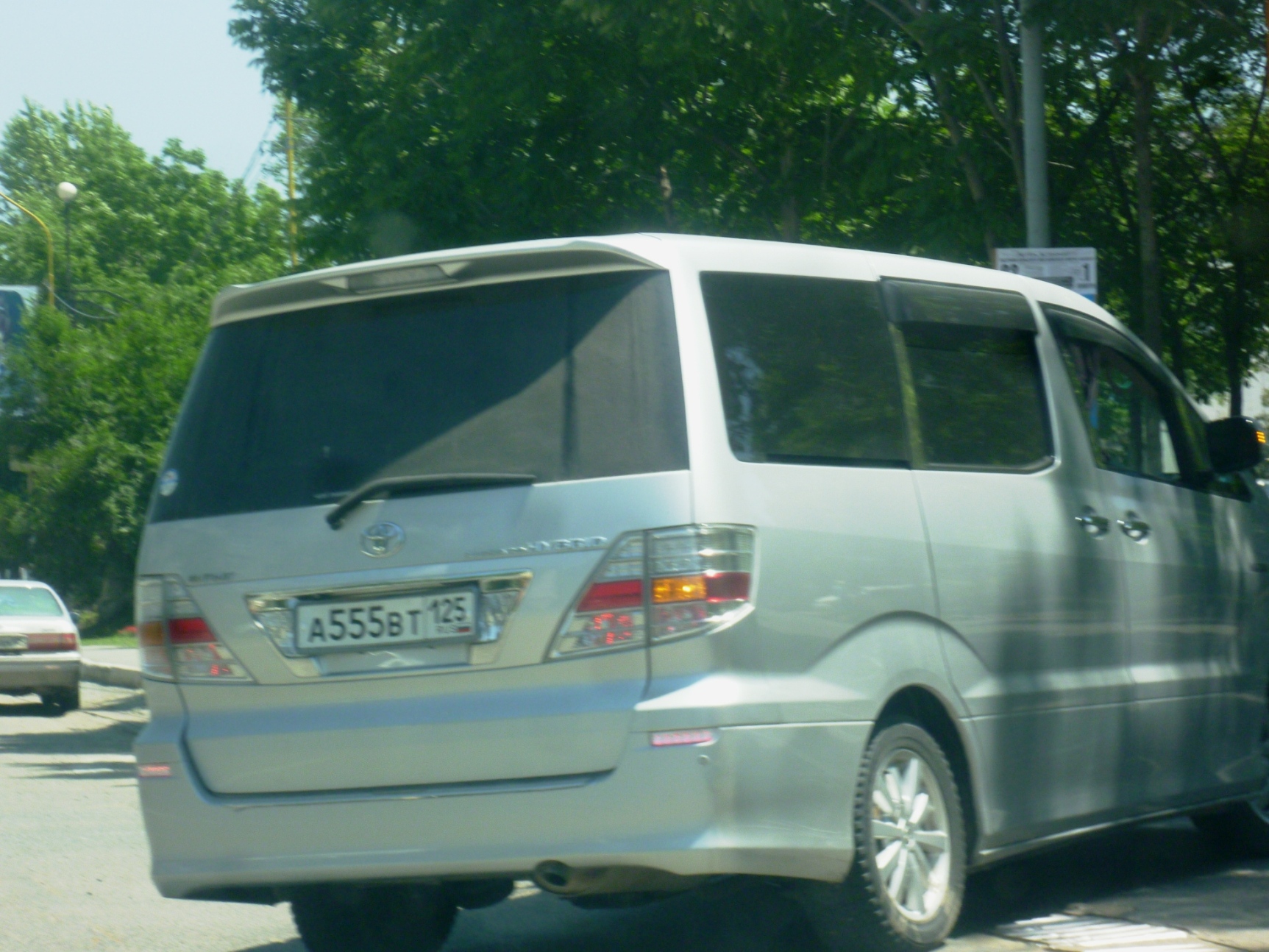 а 555 вт 125, Toyota Alphard 1st gen (G/V) (AH10), 2002–2008