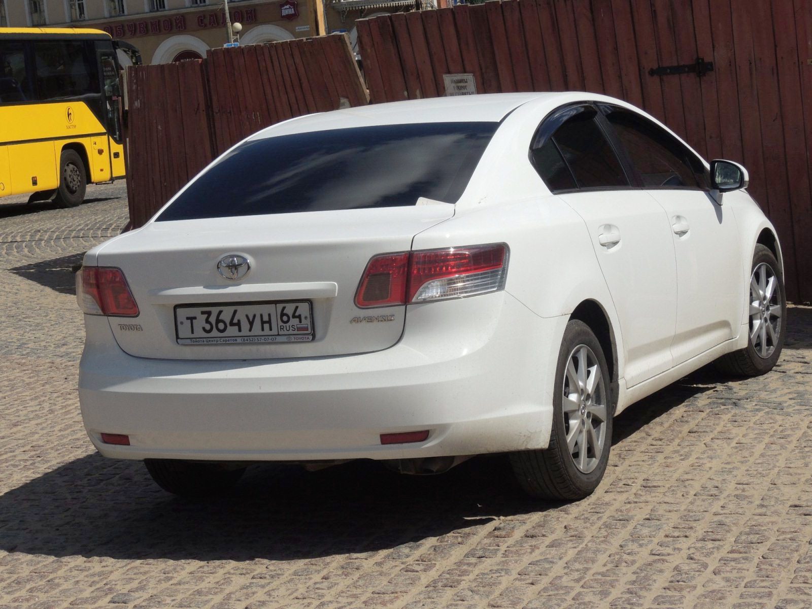 т 364 ун 64, Toyota Avensis 