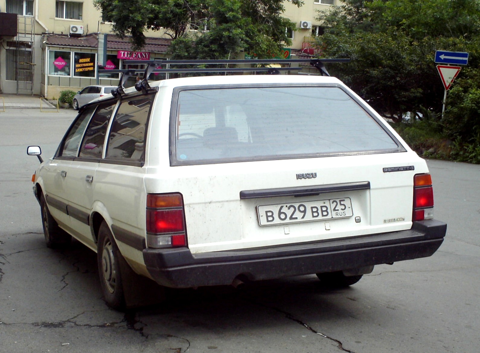 в 629 вв 25, Isuzu Geminett 2nd gen, Geminett II, Van, 09.1989–12.1993 (rebadged Subaru Leone)