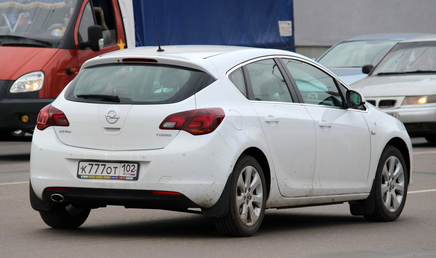 к 777 от 102, Opel Astra 4th gen Hatch (J; P10), 2009–2015
