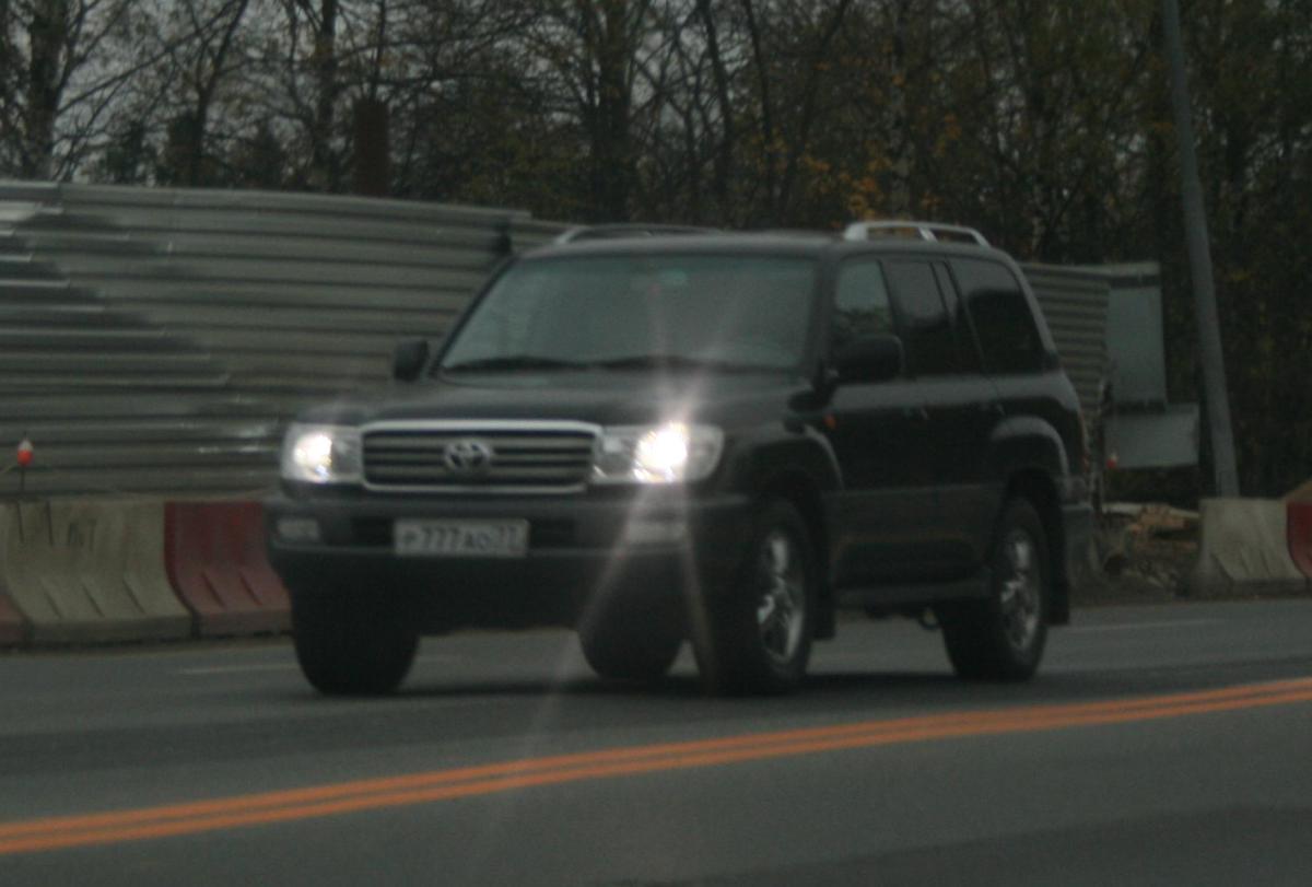 р 777 ао 77, Toyota Land Cruiser 100 (J100), 1998–2007
