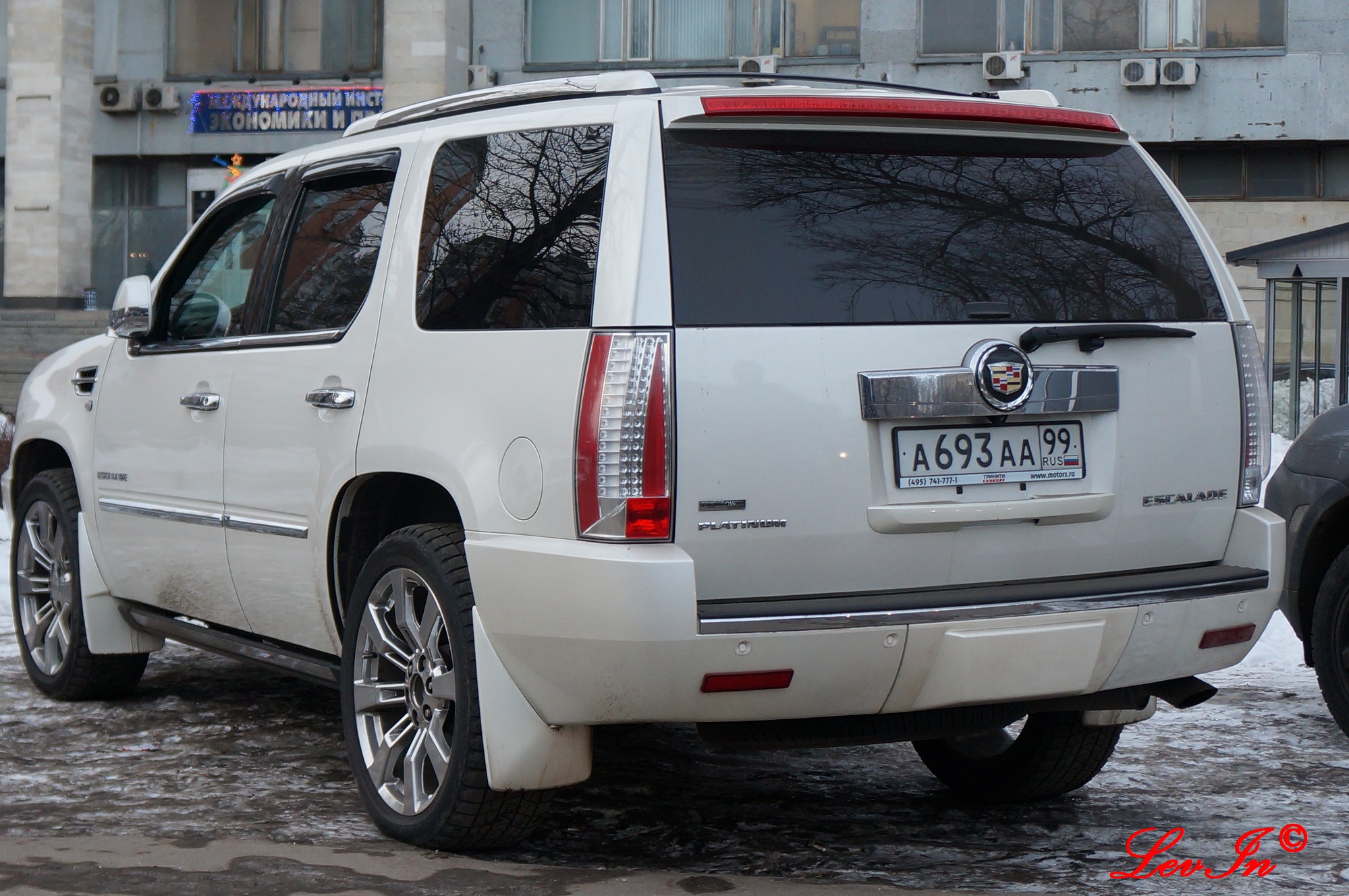 а 693 аа 99, Cadillac Escalade 