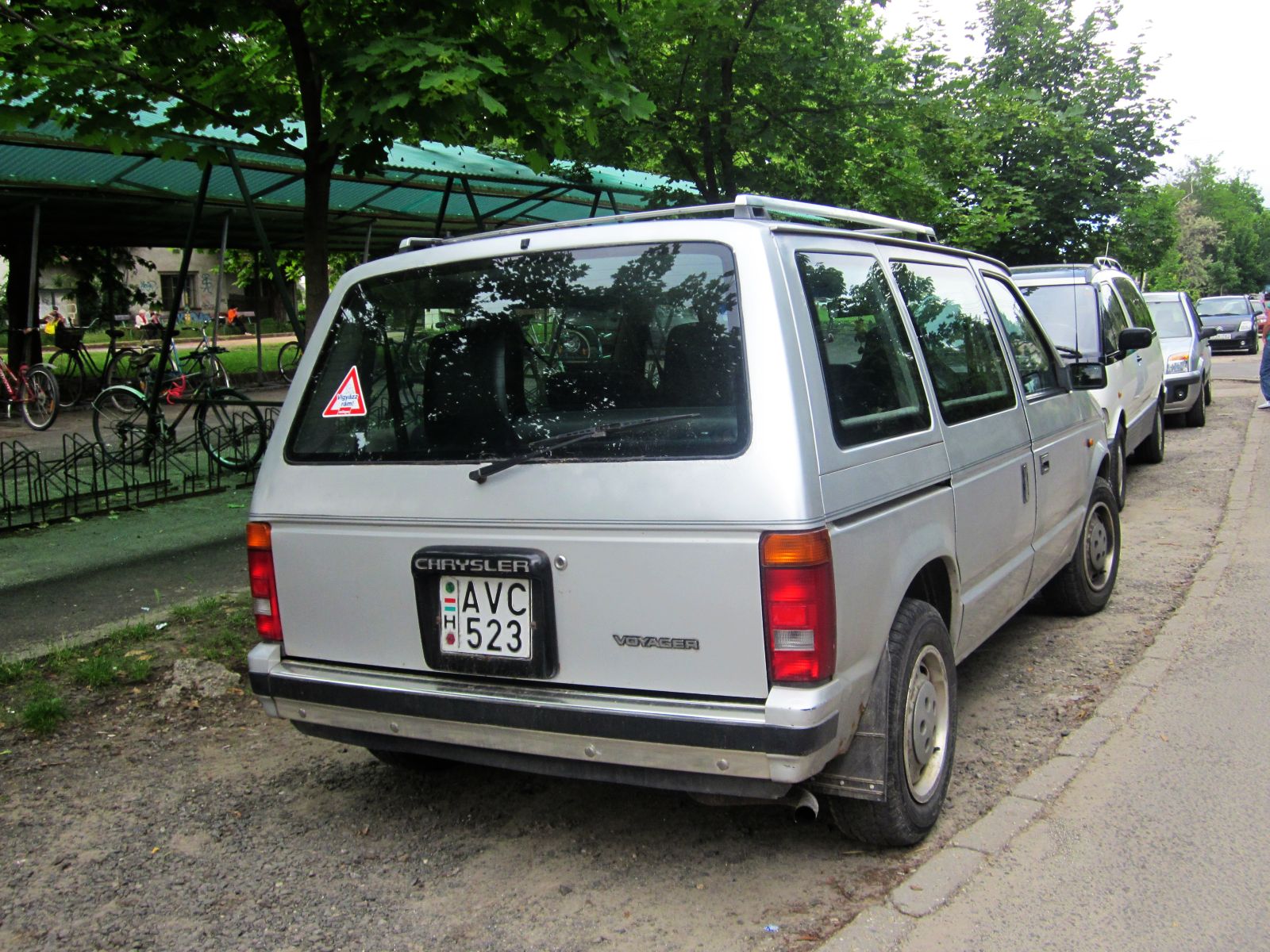 AVC-523, Chrysler Voyager 1st gen (S), 1988–1990