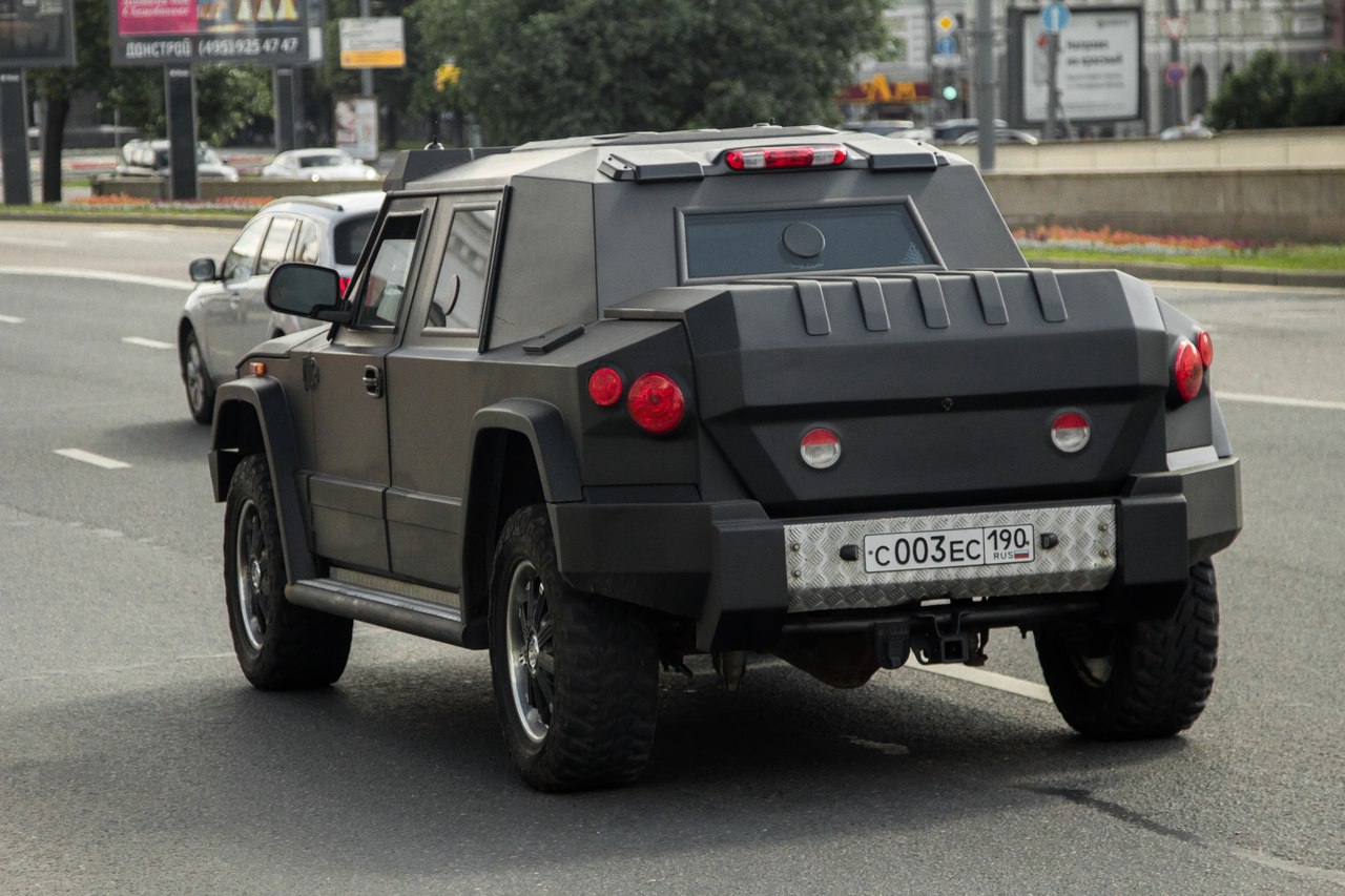 Комбат это. Комбат 190. Комбат т98 рядом с Жигули. 96 Автостиль т-98 комбат номер России. Машина комбат в Москве.