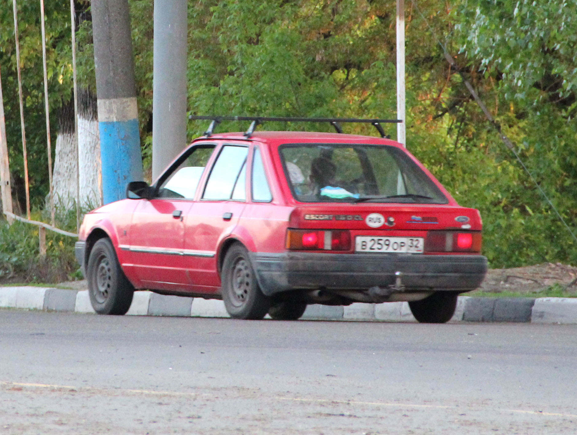 в 259 ор 32, Ford Escort 