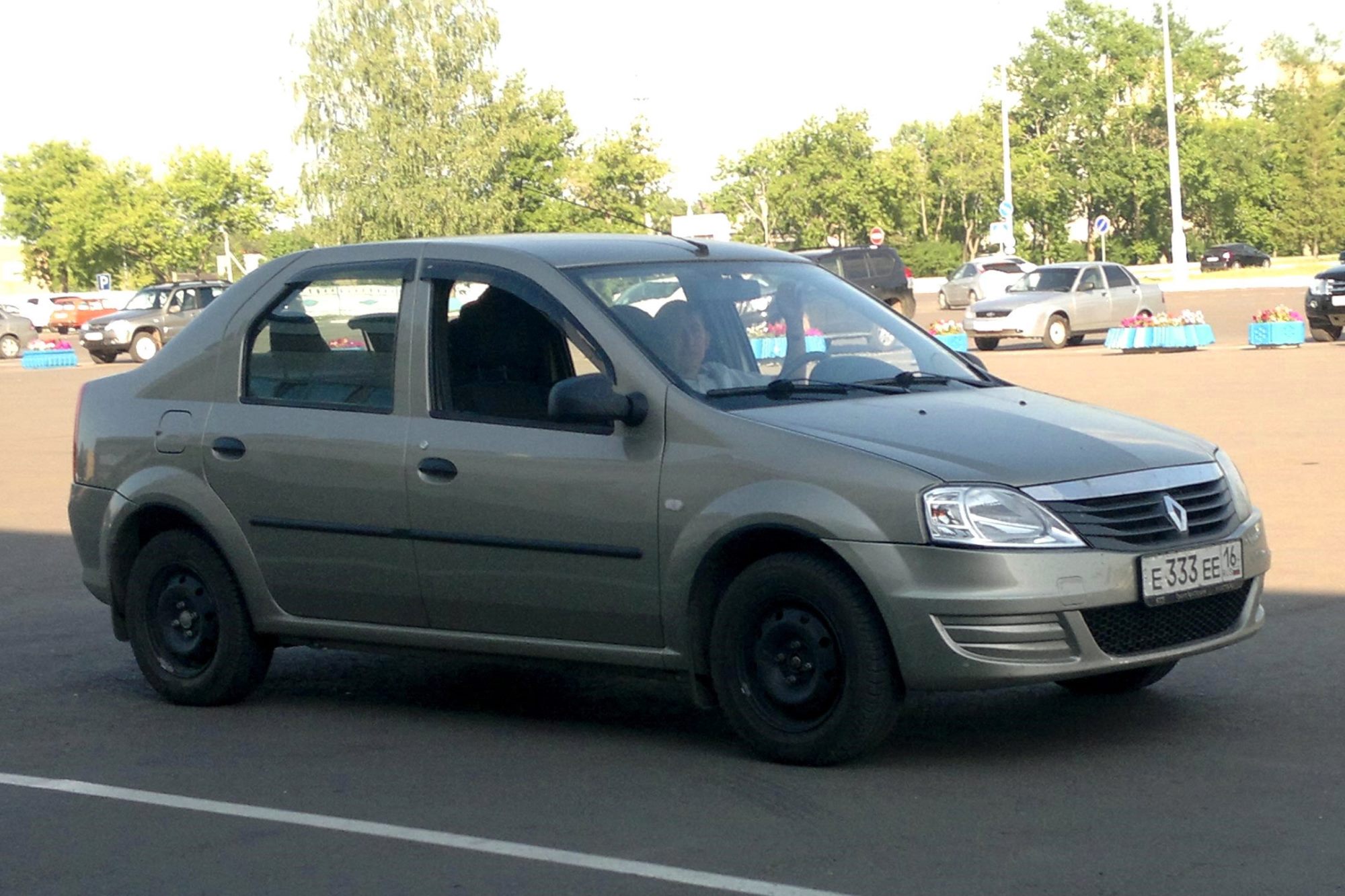 е 333 ее 16, Renault Logan 1st gen Sedan (LS0*/LS1*), 2004–2009