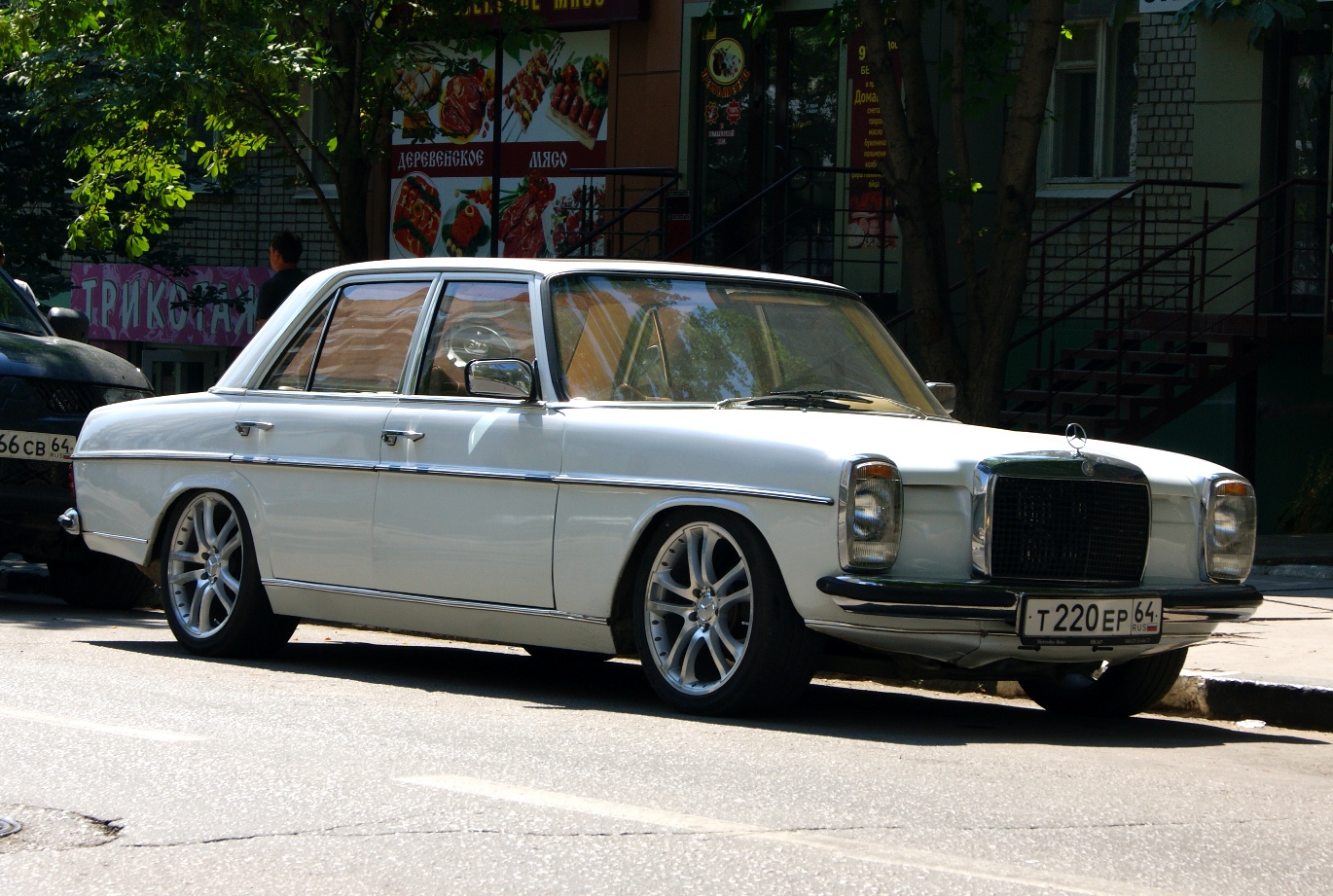 т 220 ер 64, Mercedes-Benz E-Klasse 200–280 Sedan (W114/W115), 1967­–1976