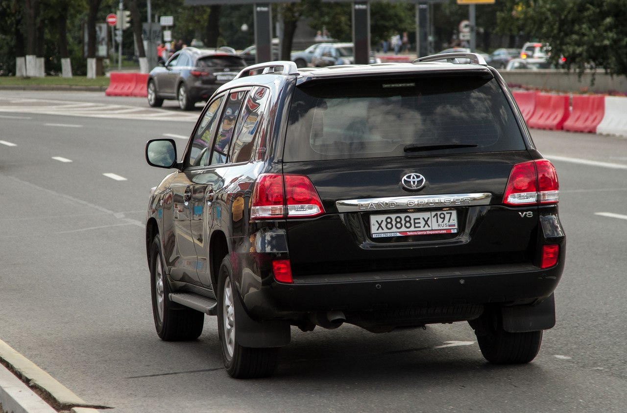 х 888 ех 197, Toyota Land Cruiser 200 (J200), 2007–2011