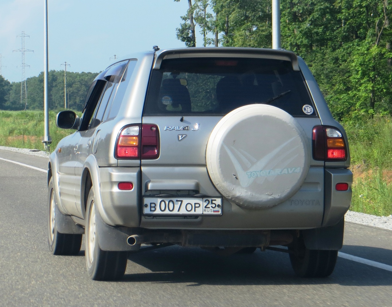 в 007 ор 25, Toyota RAV4 