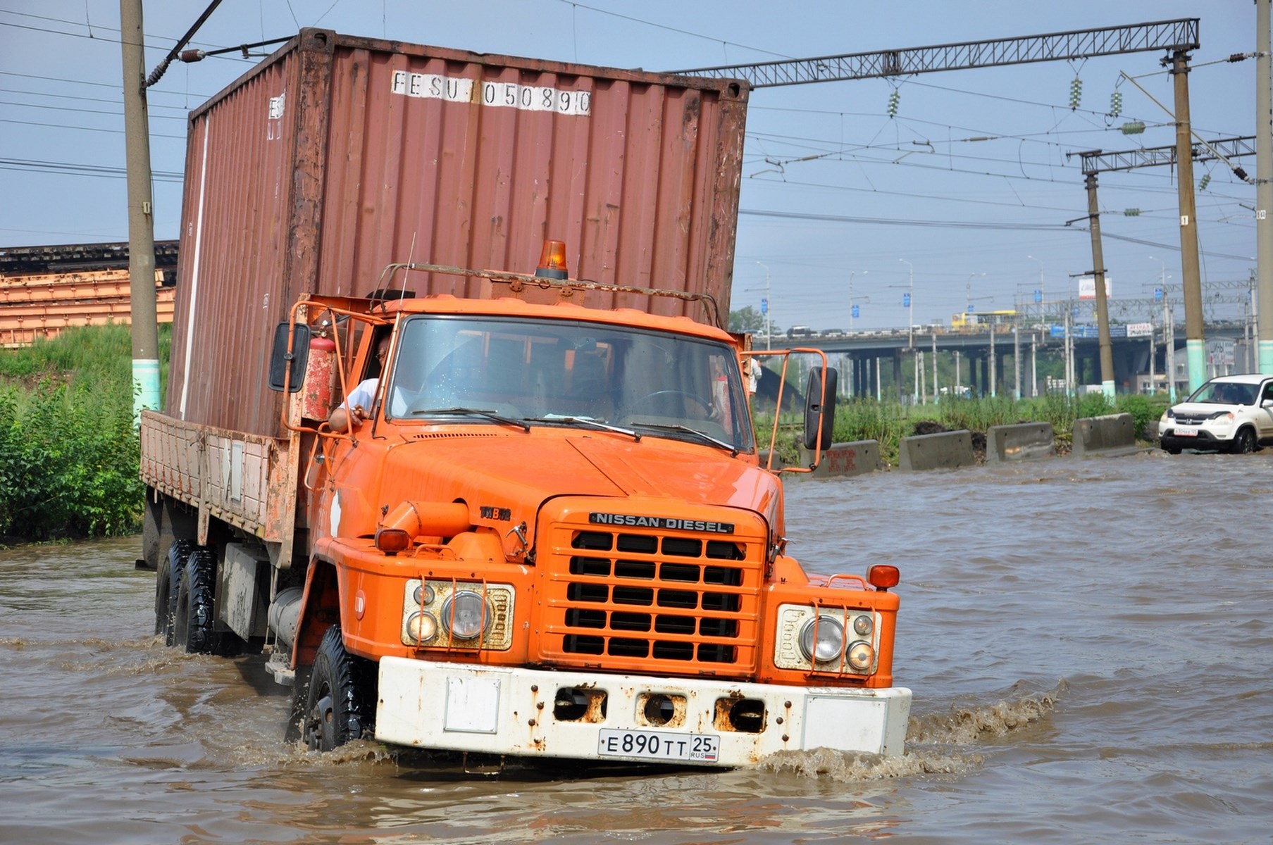 е 890 тт 25, Nissan Diesel TW52 