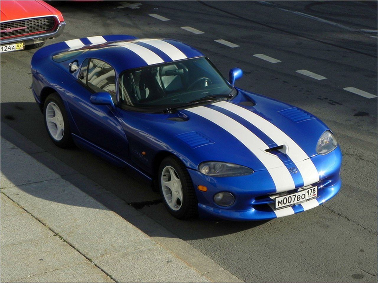 Dodge Viper спереди