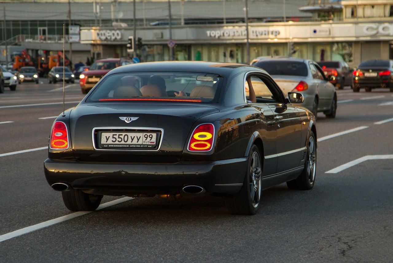 Уу. У550уу99. Бентли хунаундирес 99. Bentley 550 штук. Машина номер 565.