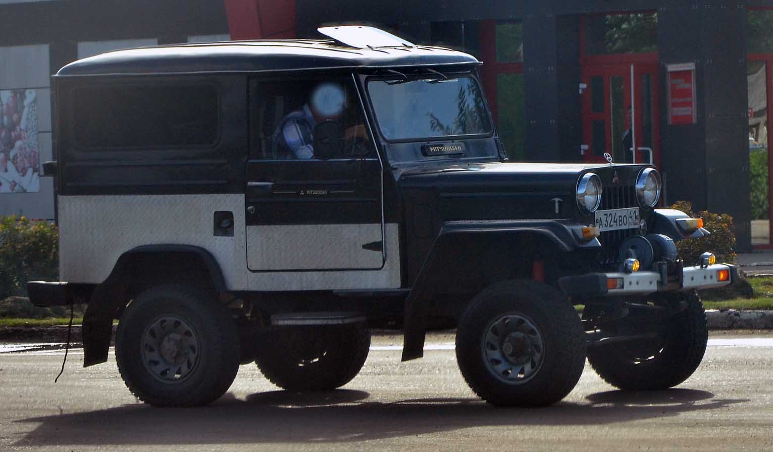 а 324 во 41, Mitsubishi Jeep 