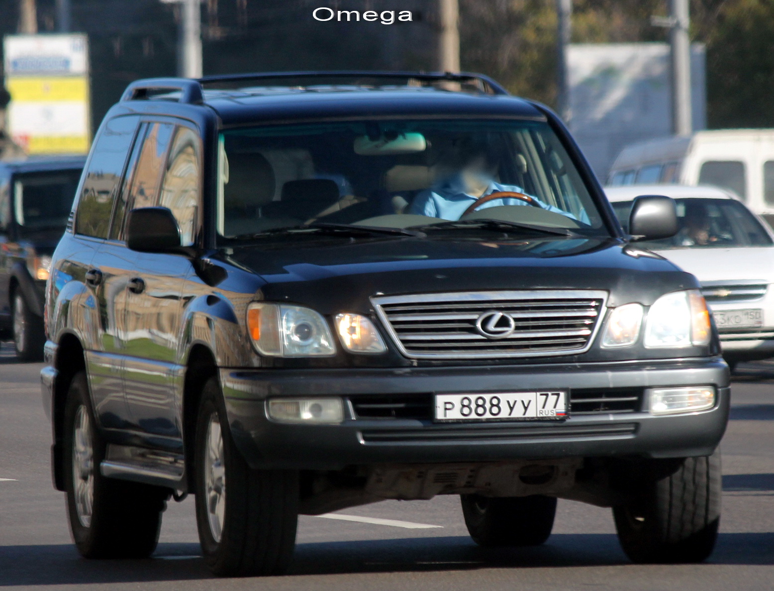 р 888 уу 77, Lexus LX 
