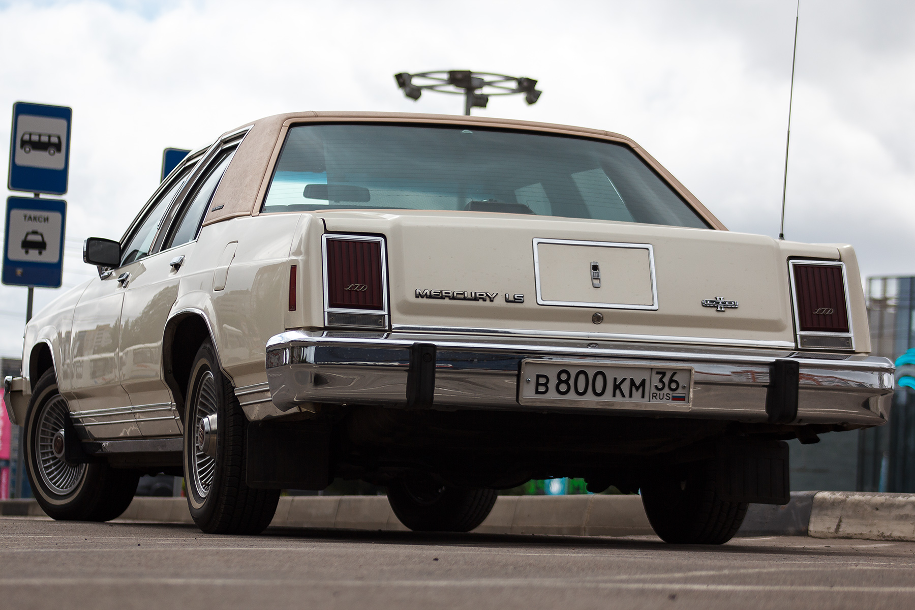 в 800 км 36, Mercury Grand Marquis 1st gen 4-door Sedan (54), 1978–1991