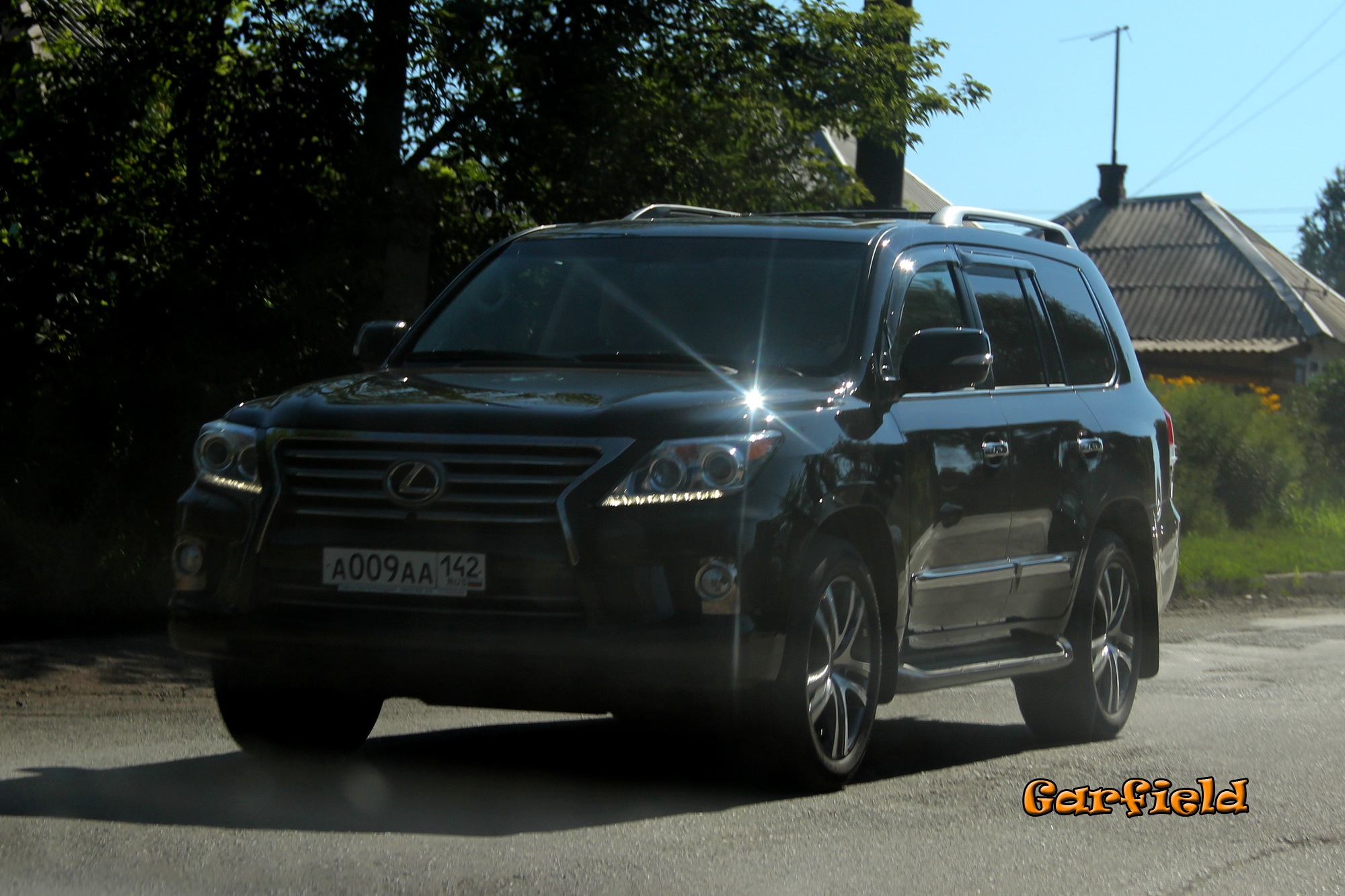 а 009 аа 142, Lexus LX 