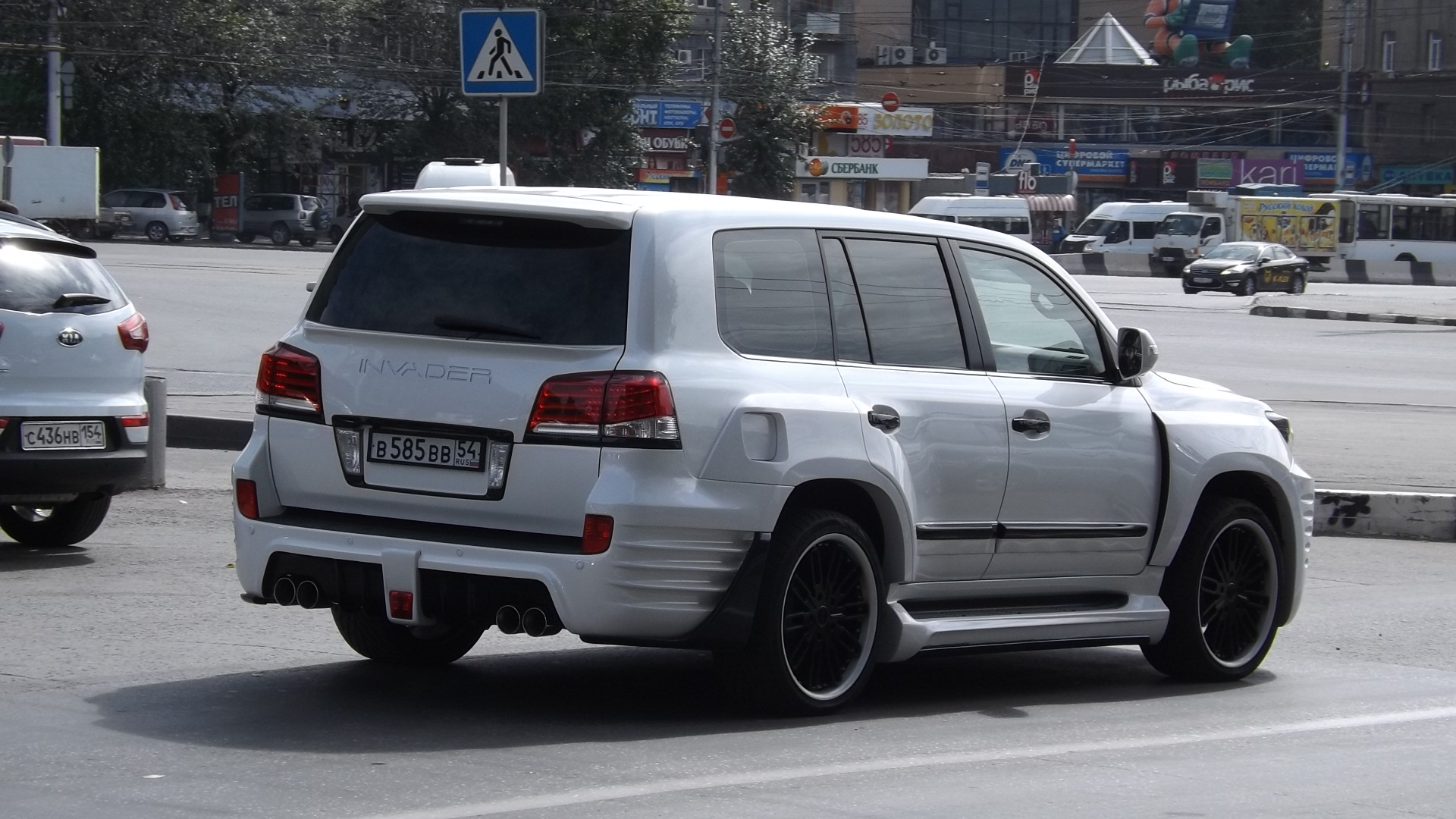 в 585 вв 54, Lexus LX 3rd gen (J200), 2007–2012