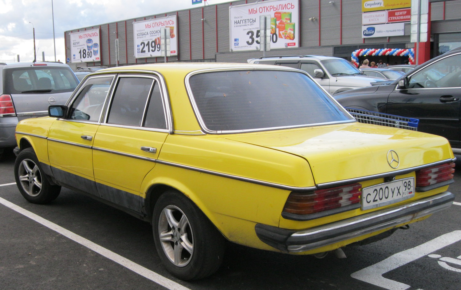 с 200 ух 98, Mercedes-Benz E-Klasse 200–300 Sedan (W123), 1975­–1986
