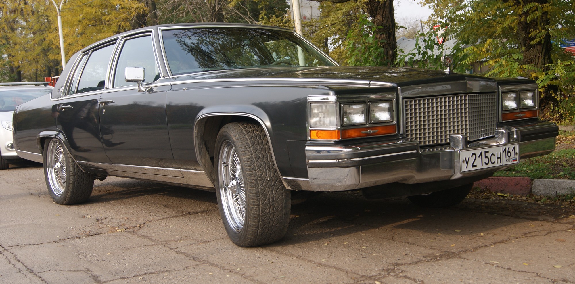 у 215 сн 161, Cadillac Brougham 1st gen (W69; D-body), 1986–1989