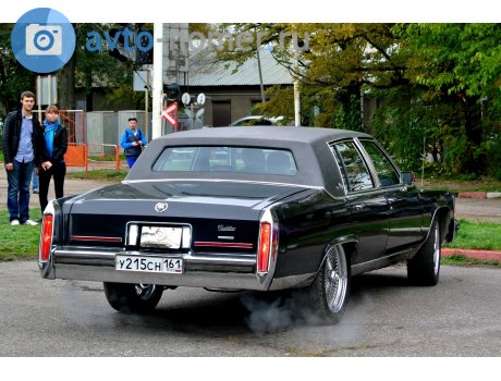 у215сн161, Cadillac Brougham