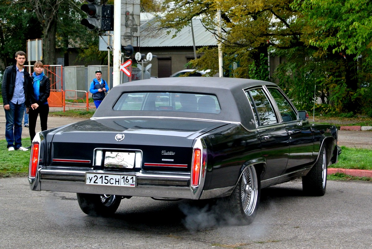 у 215 сн 161, Cadillac Brougham 1st gen (W69; D-body), 1986–1989