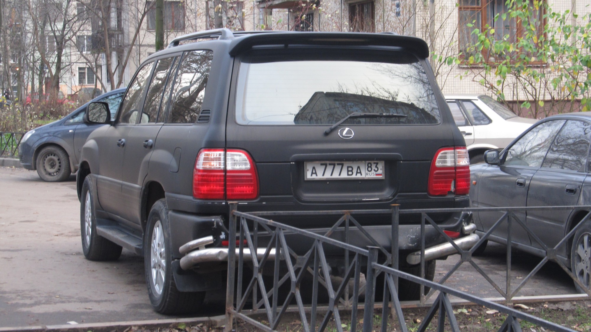 а 777 ва 83, Lexus LX 2nd gen (J100), 1998–2007