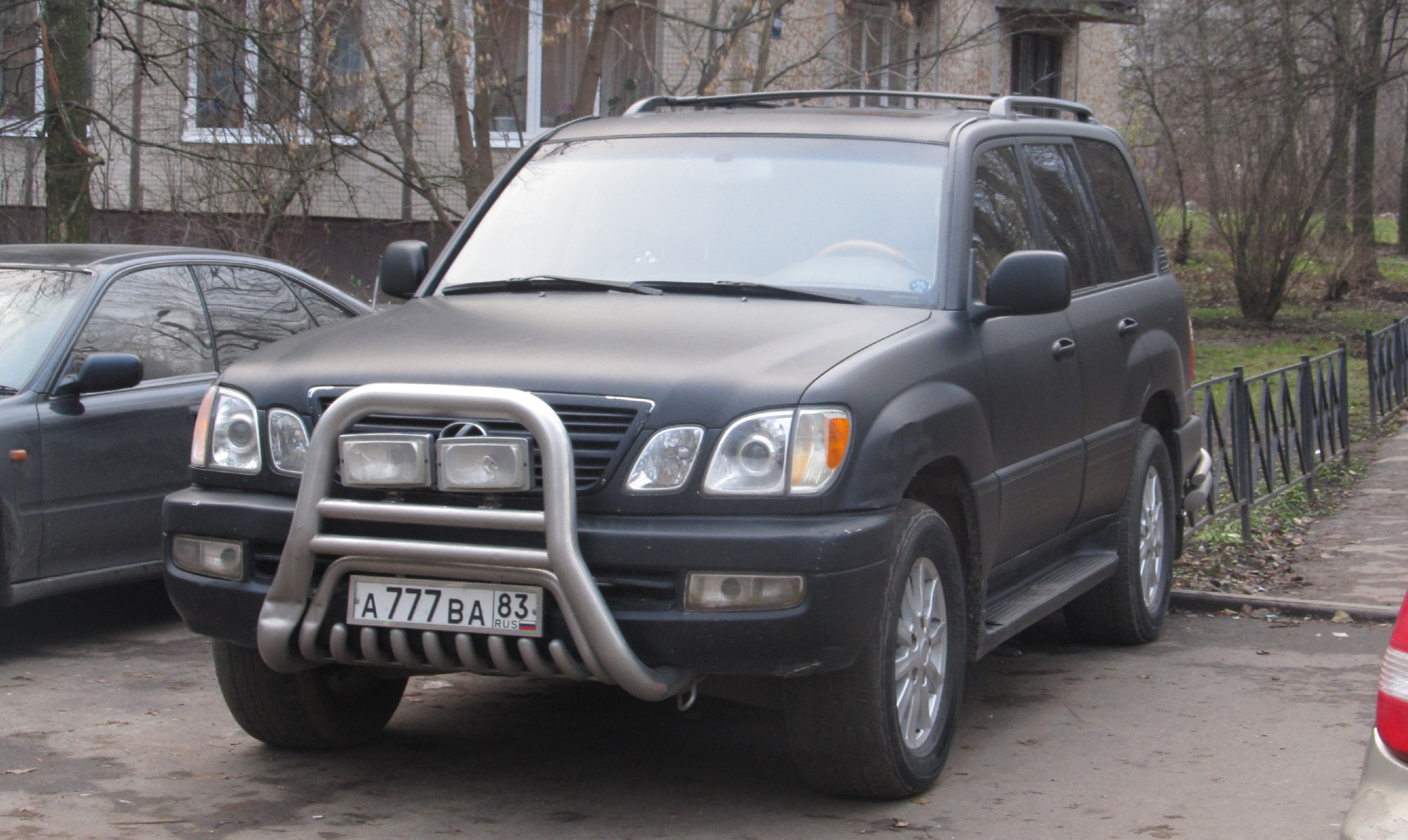 а 777 ва 83, Lexus LX 2nd gen (J100), 1998–2007