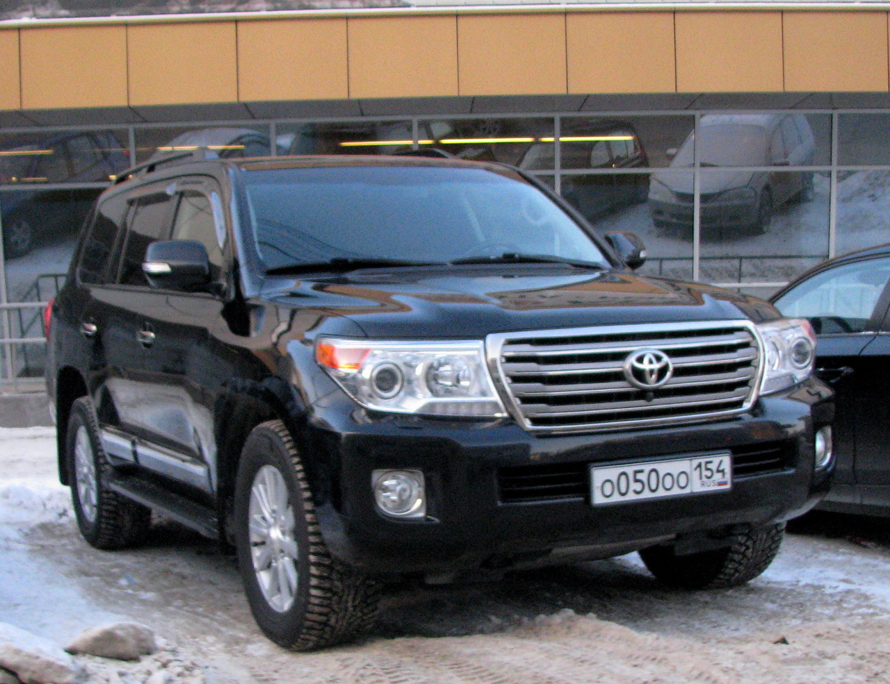 Крузер владивосток. Тойота ленд Крузер 200 777 77. Тойота ленд Крузер 50. Land Cruiser 200 АМР. Land Cruiser 200 АМР 77.