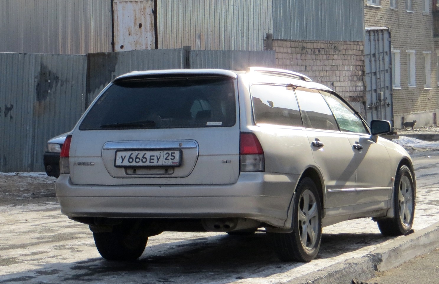 у 666 еу 25, Mitsubishi Diamante 2nd gen Wagon (F3), 1997–2001