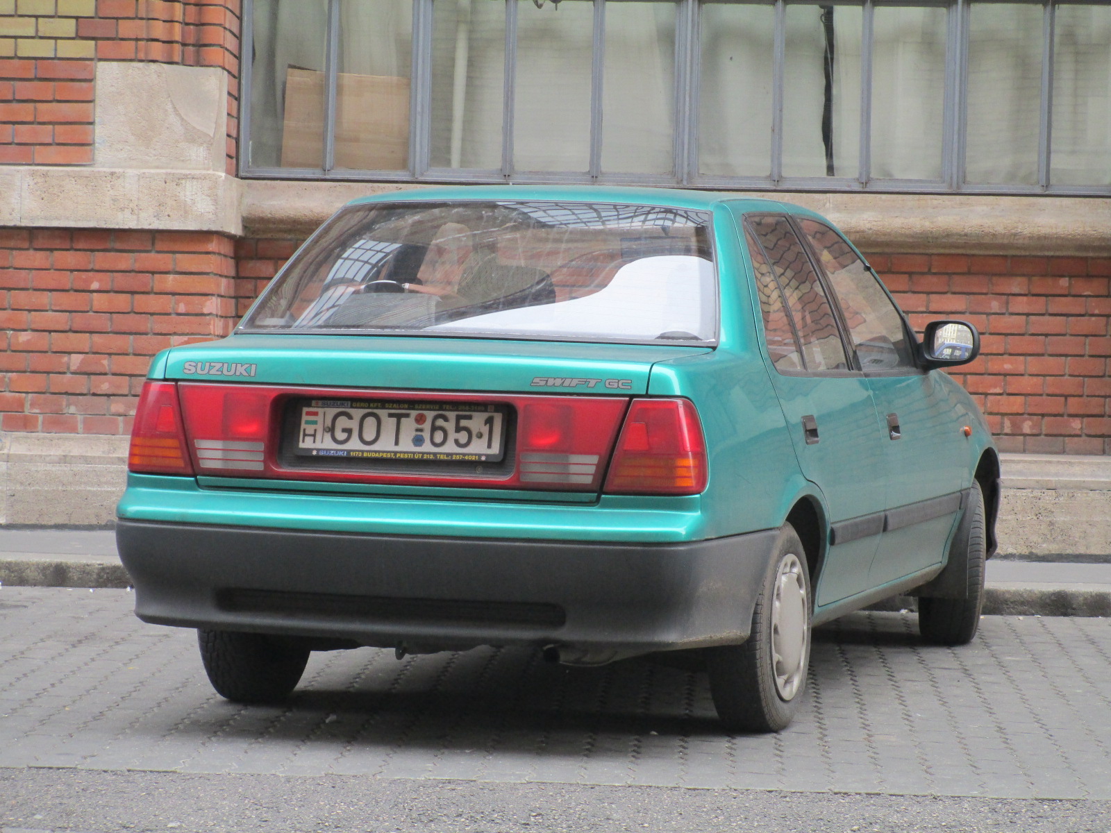 GOT-651, Suzuki Swift 2nd gen Sedan (SF), facelift, 1996–2004