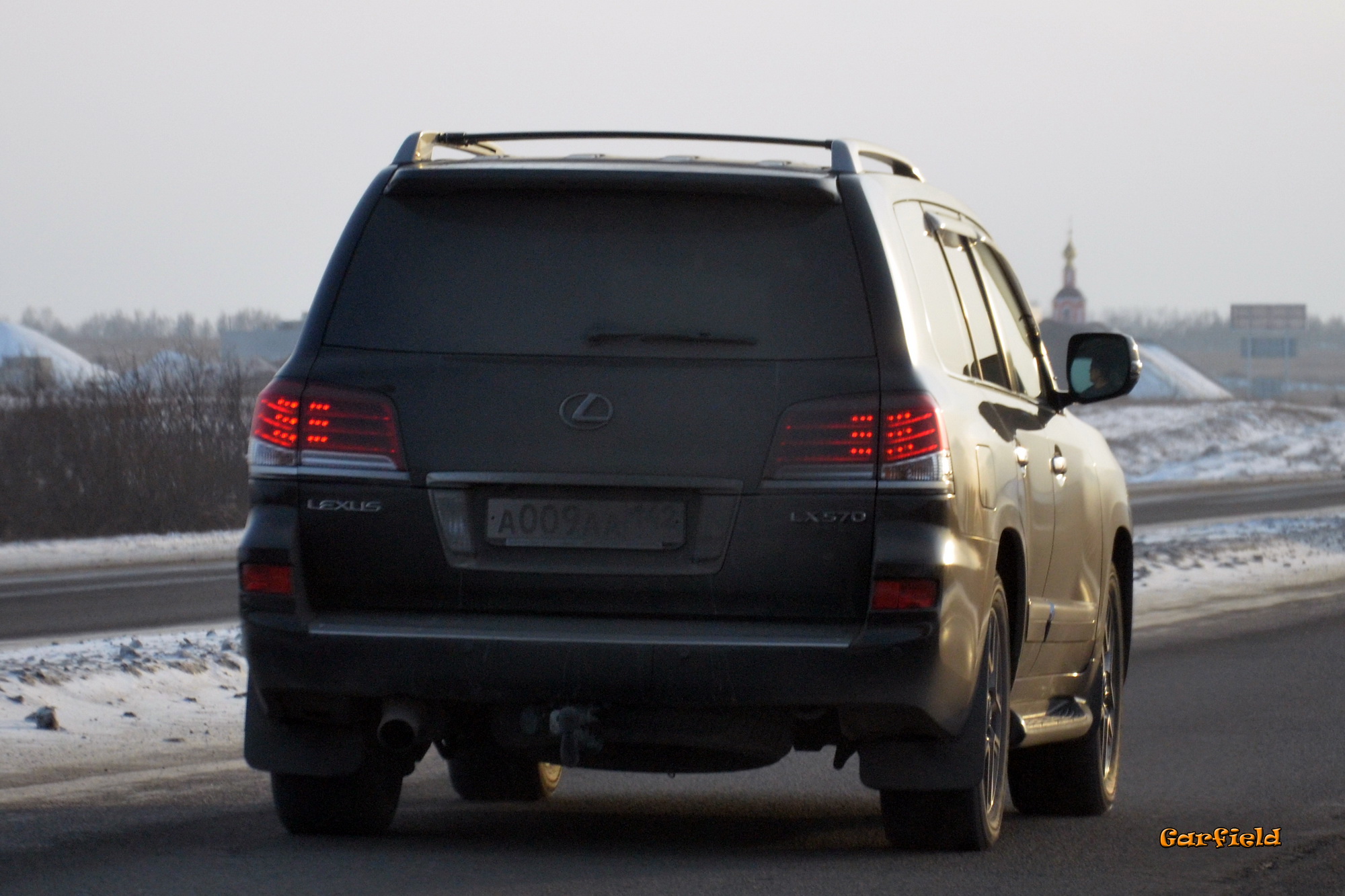 а 009 аа 142, Lexus LX 
