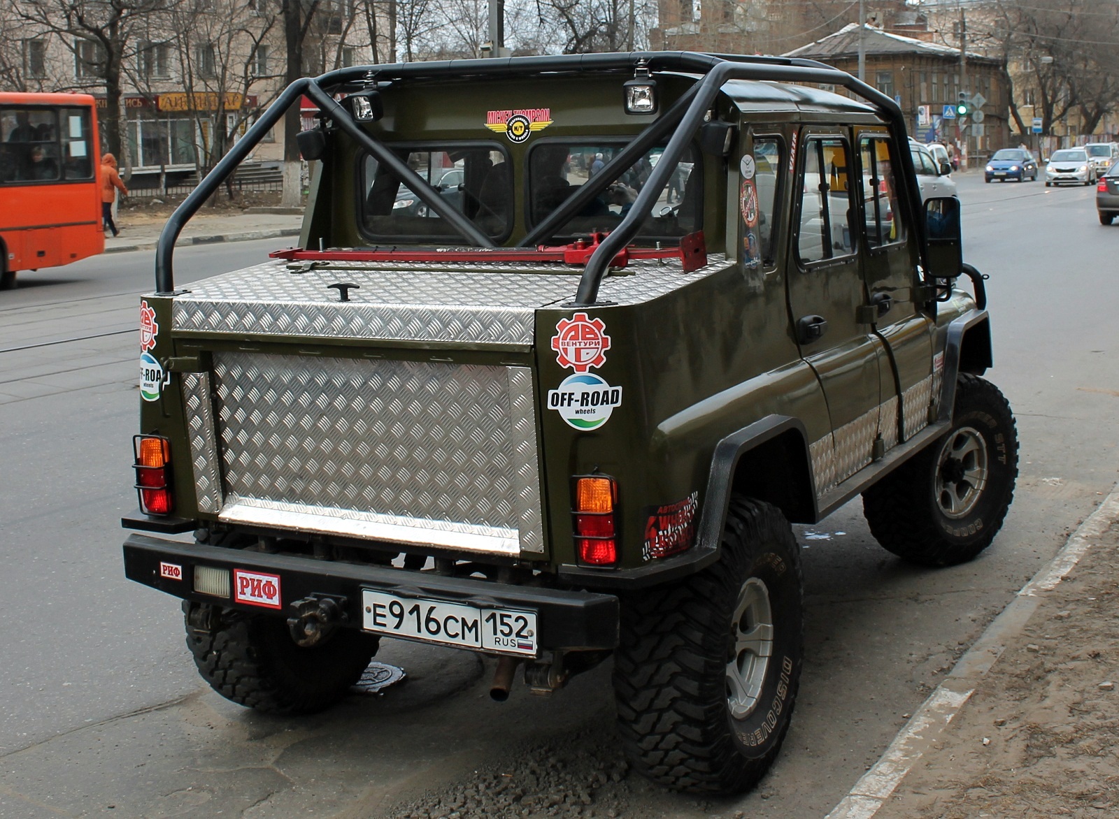 е 916 см 152, UAZ 3153 