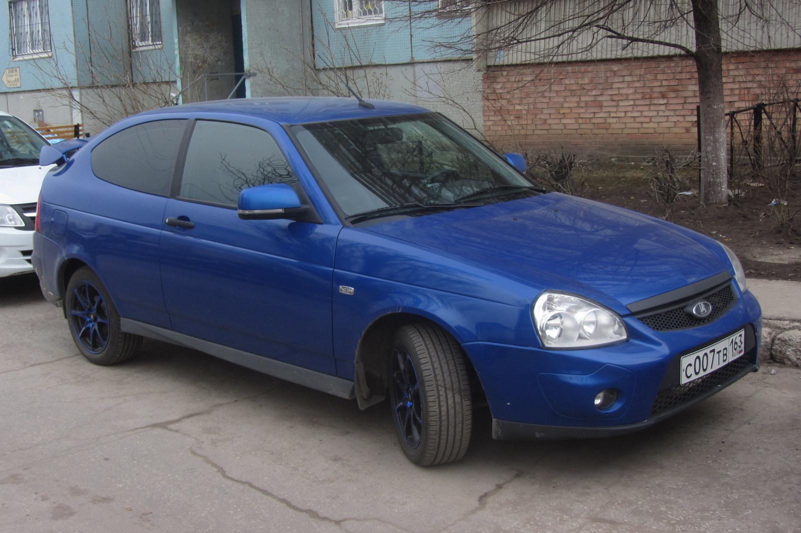 Синяя Лада Priora Sport