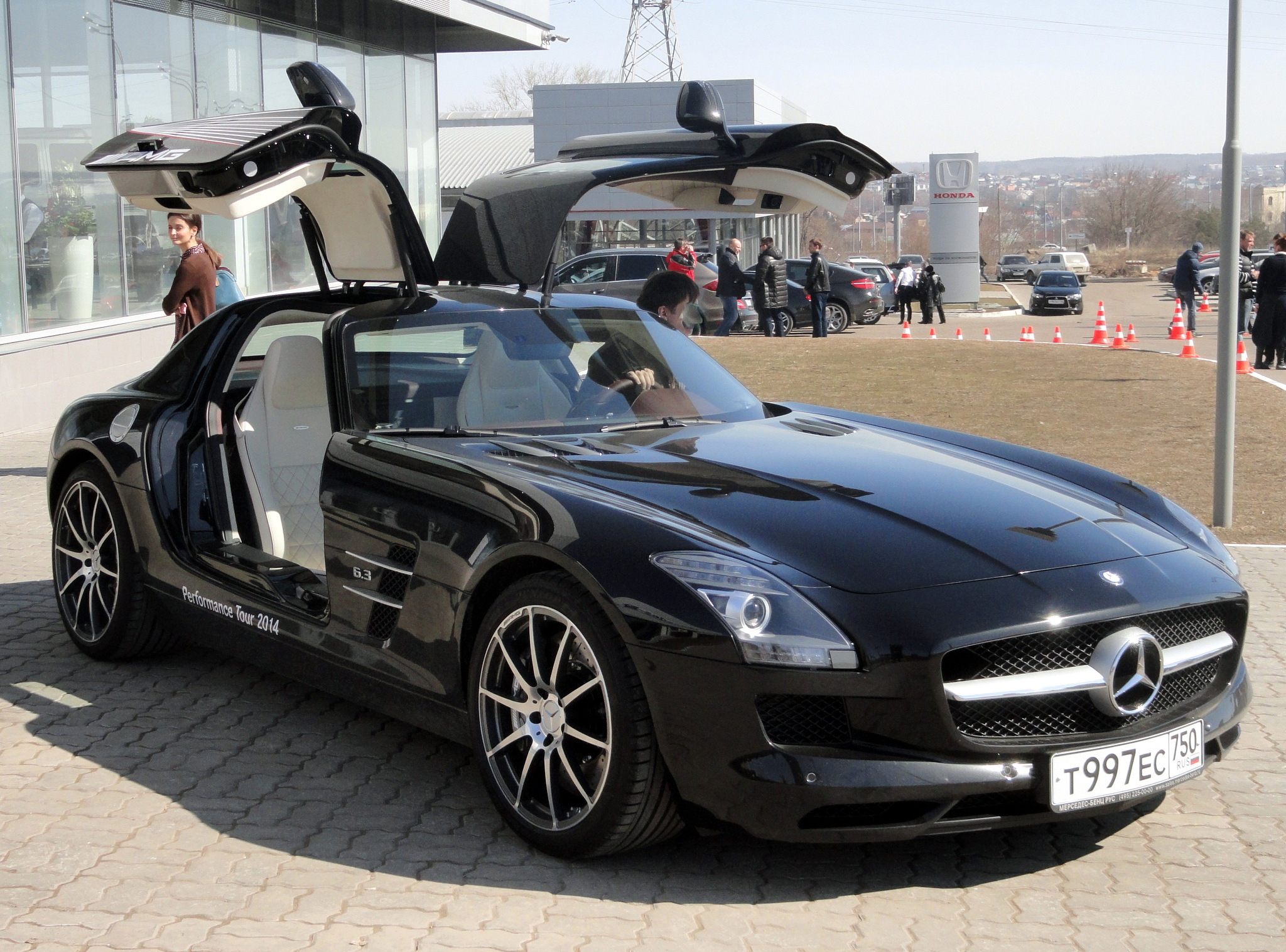 Мерседес спорткар SLS AMG