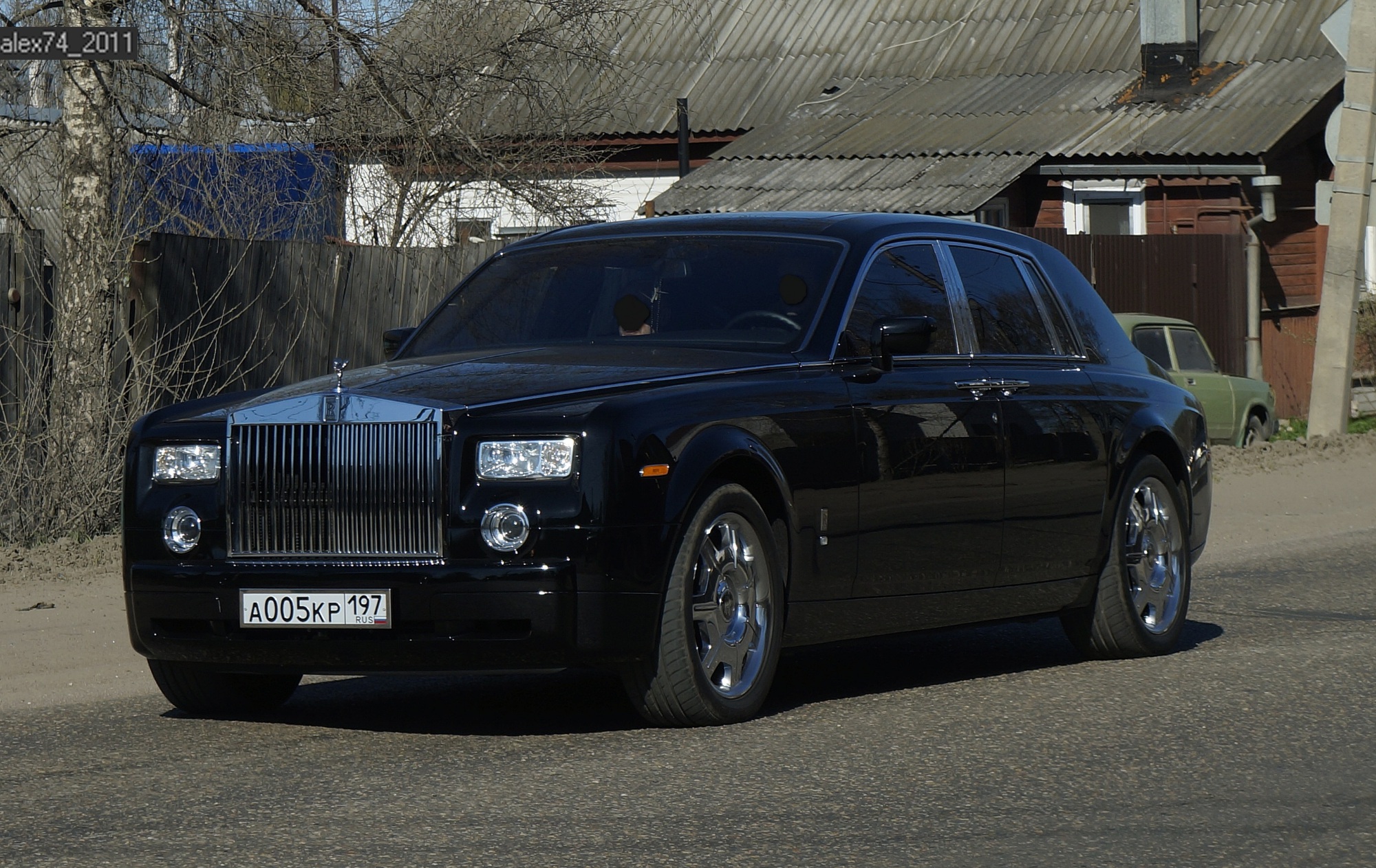 Роллс россия. Rolls Royce Phantom 7. Rolls Royce Phantom Москва. Rolls Royce Phantom черный. Rolls Royce Phantom Россия.