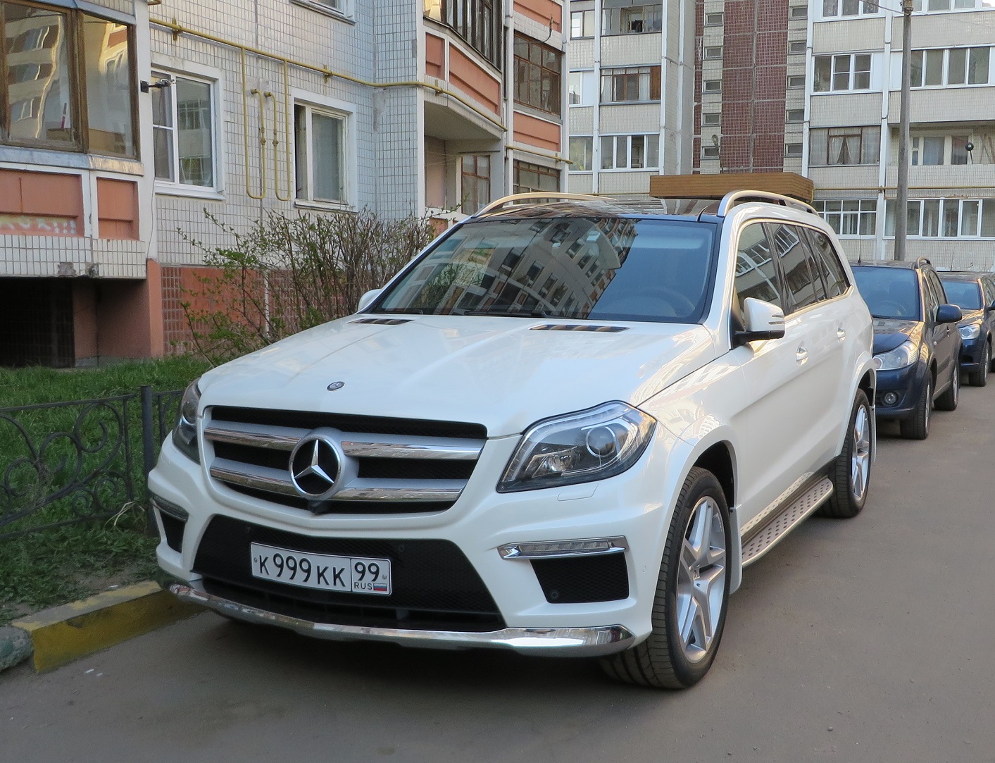 Gls москва. Мерседес GLS 777. Мерседес gl 999. Мерседес gl 500 белый. Мерседес gl 2013 года.