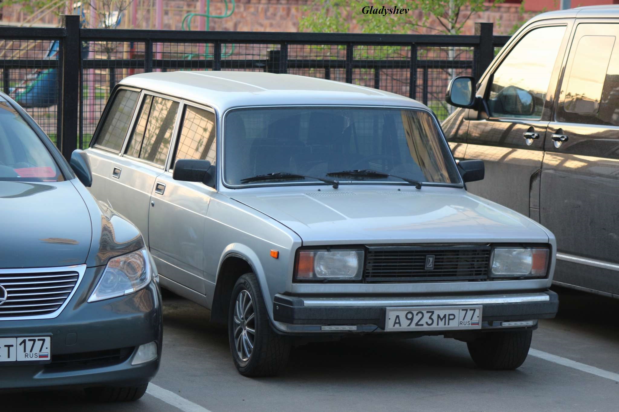 923 регион. Lada 2104 номер 77. Номер а 011 АА 77 ВАЗ 2104. Лада 77. ВАЗ м008мр69.