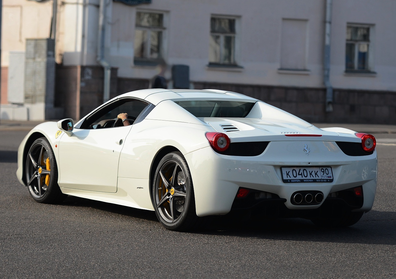 Ferrari 458 белая