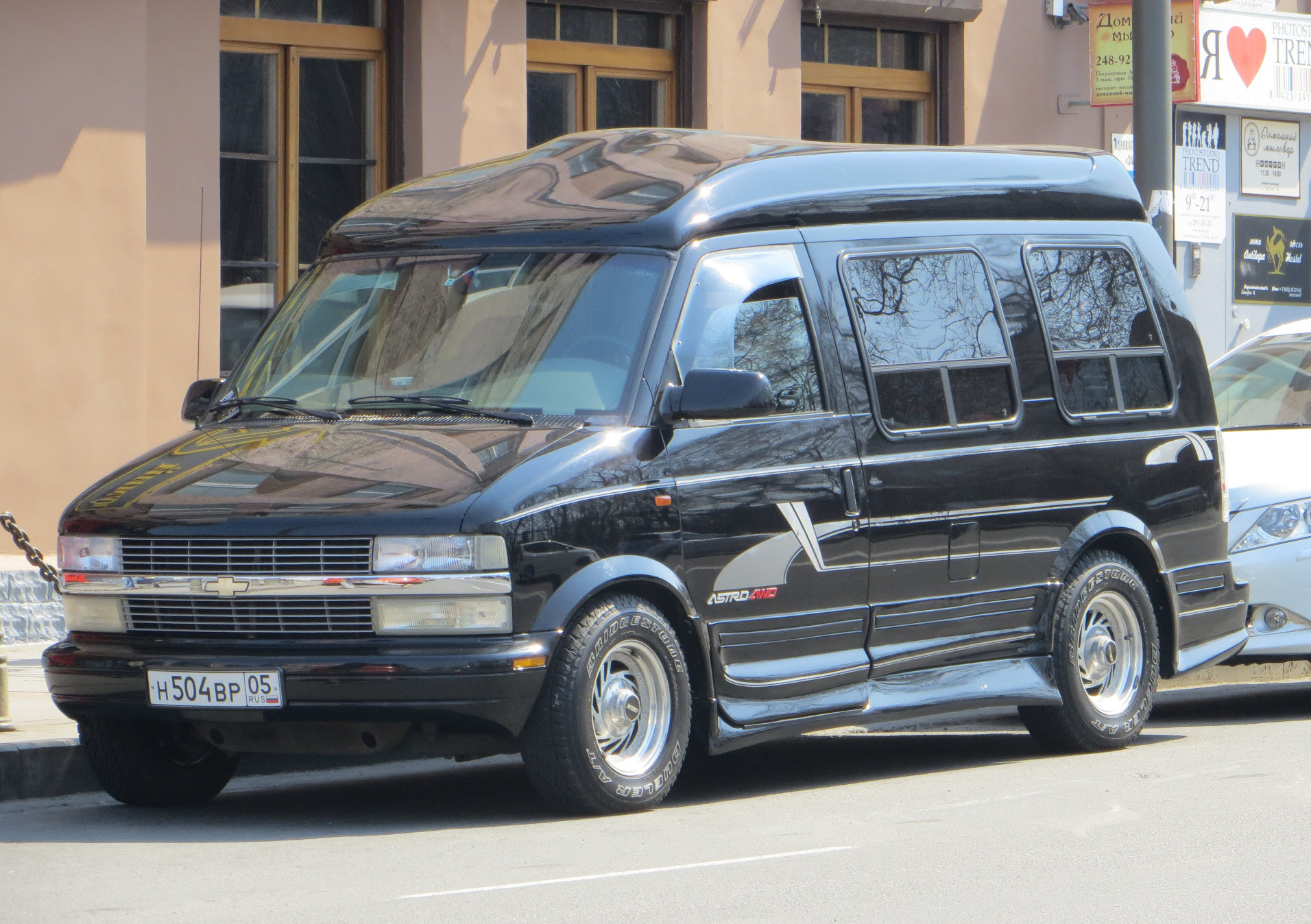 Астро машина. Chevrolet Astro van. Шевроле Астро 4х4. Американский микроавтобус Шевроле Астро 2022. Chevrolet Astro Black Diesel.