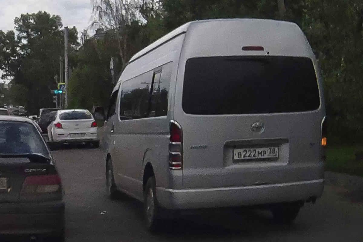в 222 мр 38, Toyota HiAce 