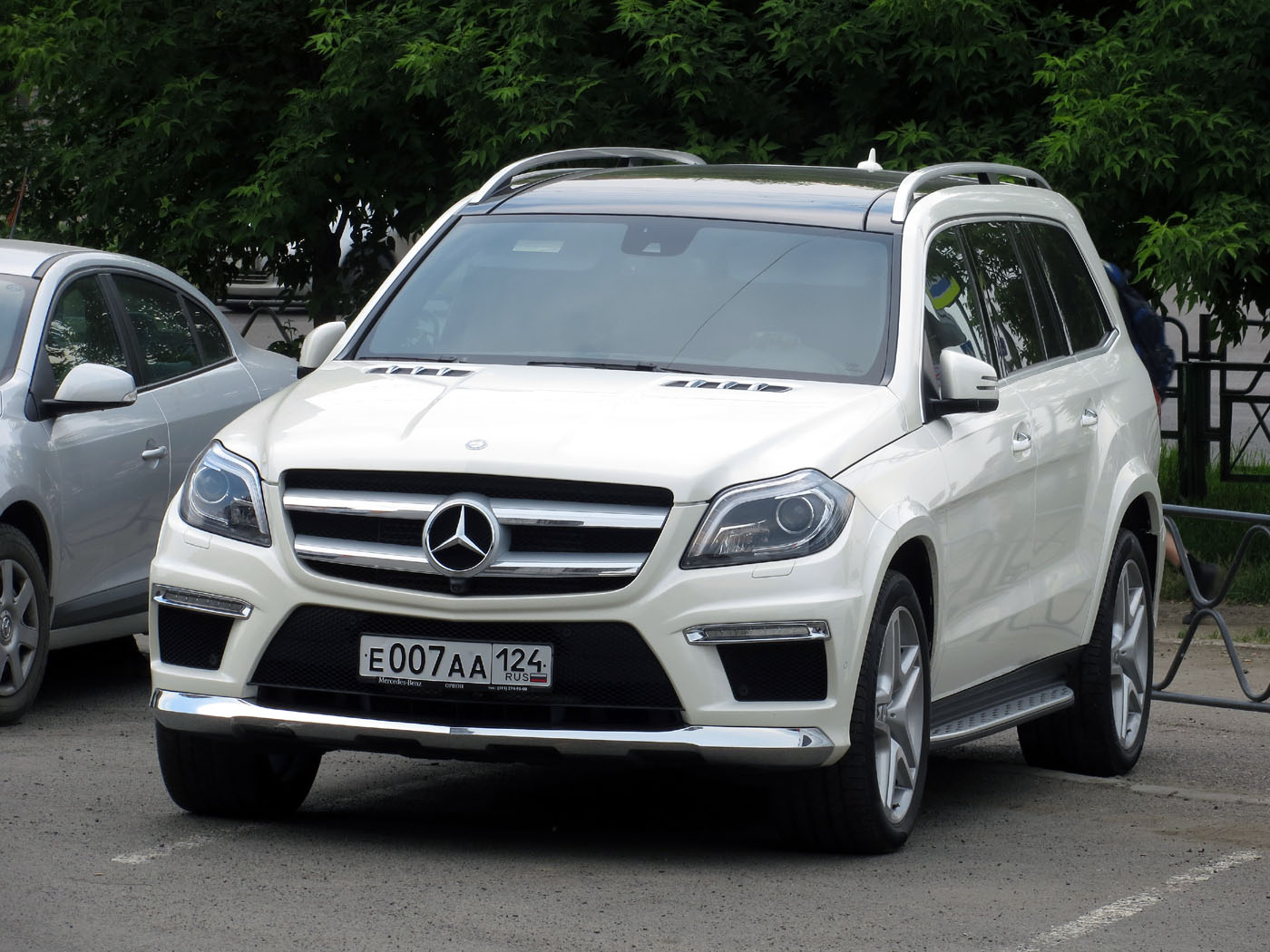 007 аа. Мерседес 124 GLE. Mercedes gl 300. В120аа124. Мерседес 124 регион Красноярск.