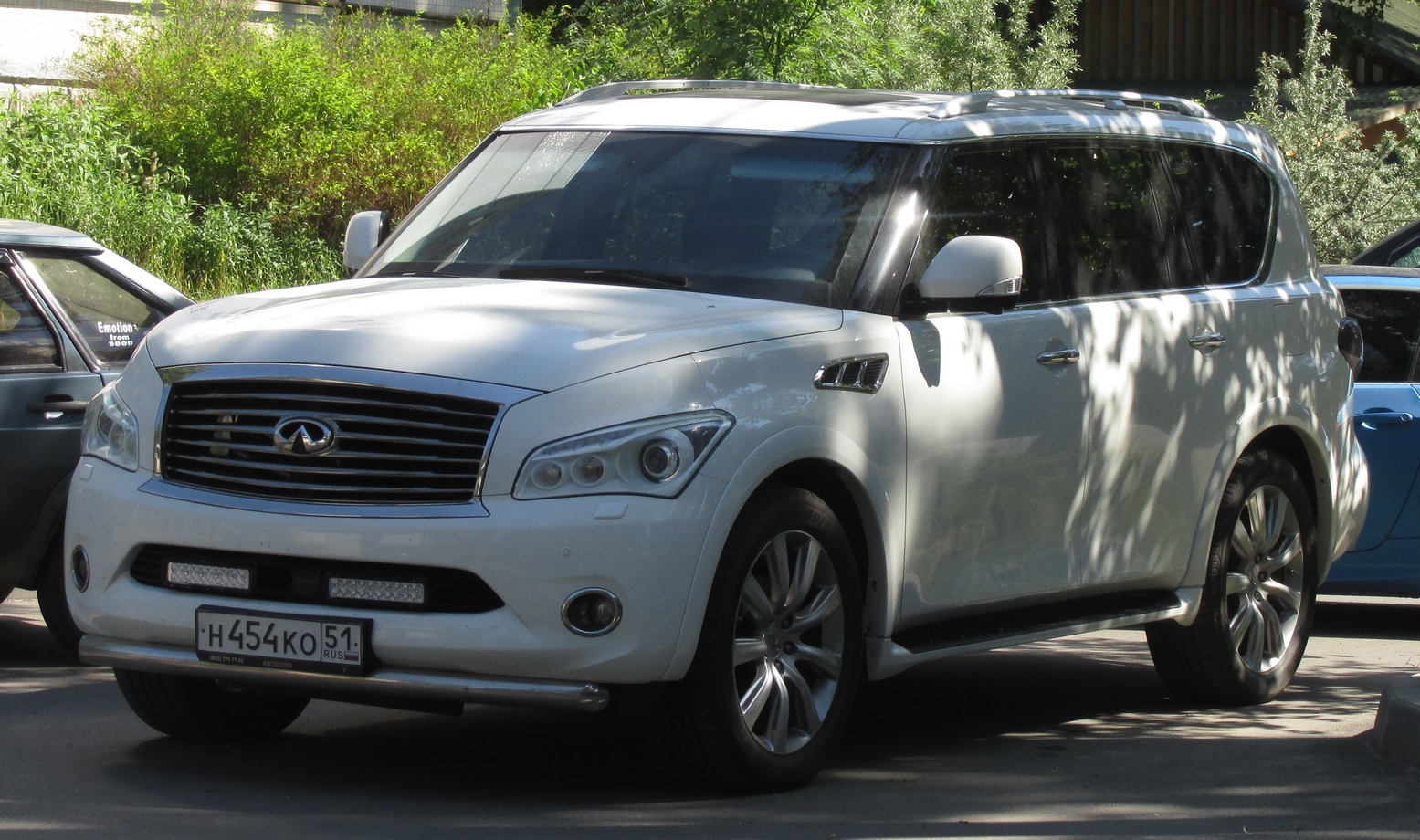 Infiniti qx56 Yellow Submarine